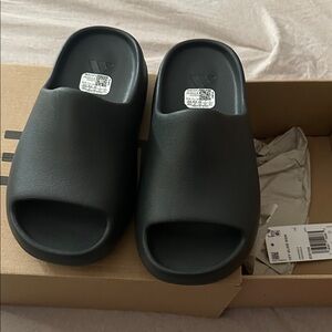 Yeezy Kids Slides in Black